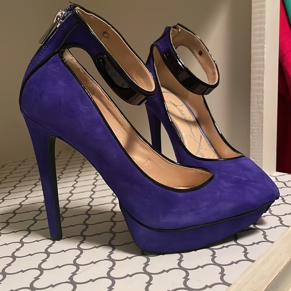 Jessica Simpson suede pump. Zipper back. Dark purple in color. - Picture 2 of 4